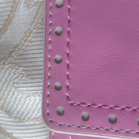 Coach Pink Leather Trifold Wallet With Snap. Decorative Edges - Picture 10 of 11